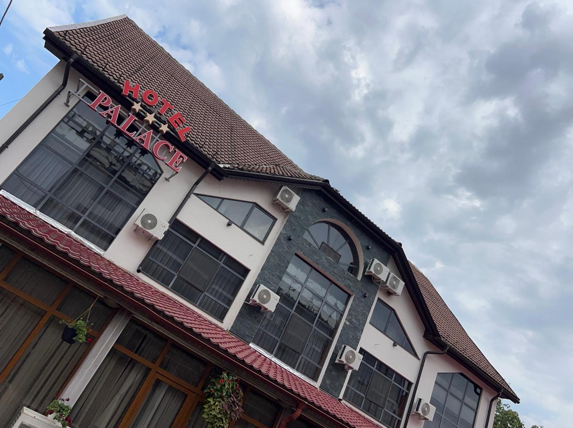 Hotel Palace Târgu Jiu المظهر الخارجي الصورة