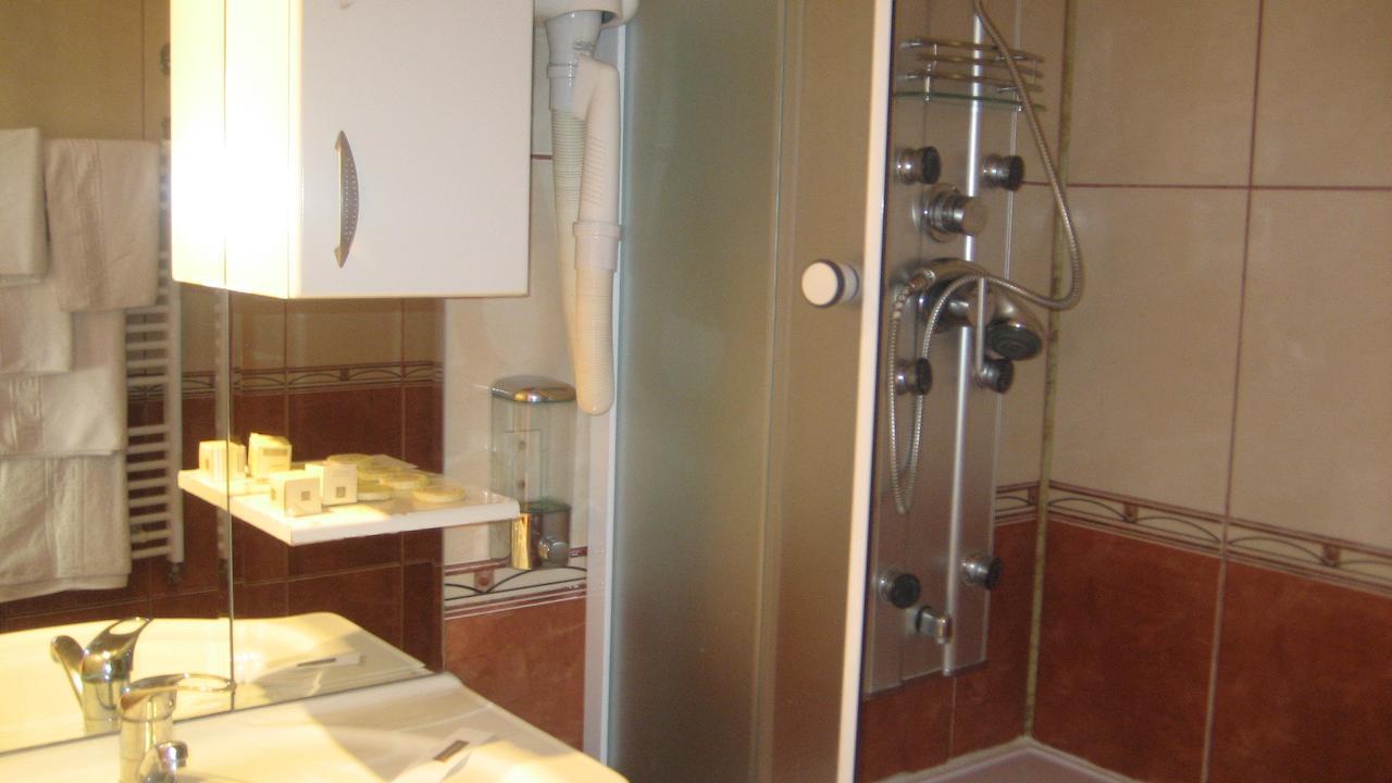 Hotel Palace Târgu Jiu الغرفة الصورة